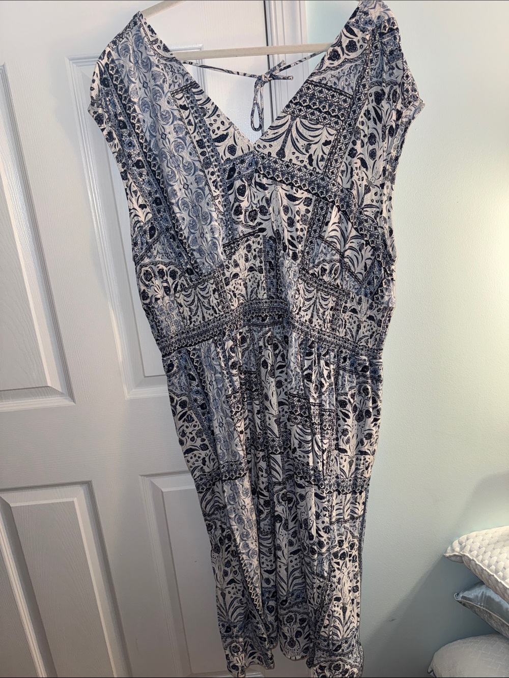 Old Navy Navy and White Printed V-Neck Tie-Back Midi Dress